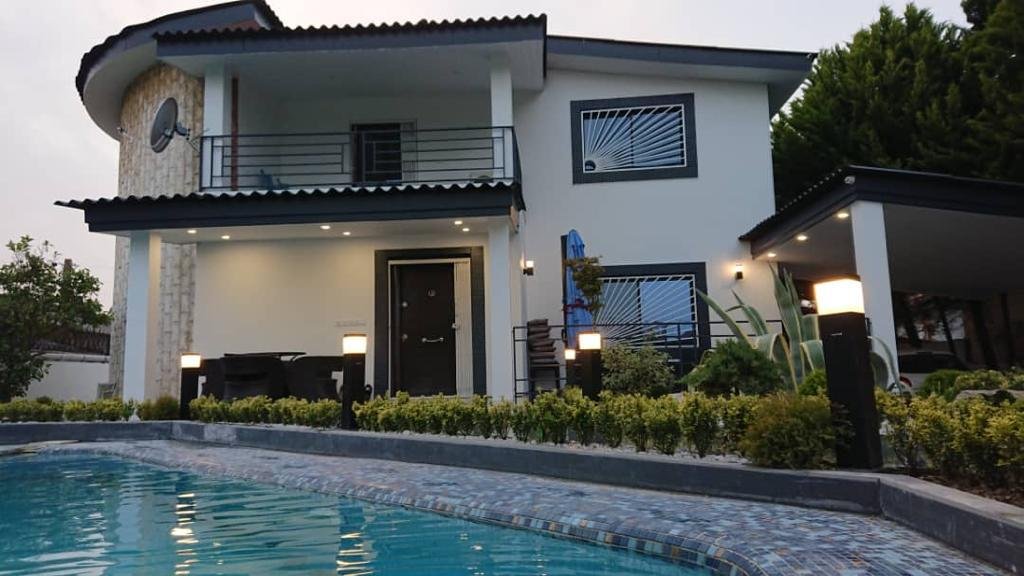 ویلا سه خوابه استخردار آبگرم محتشم