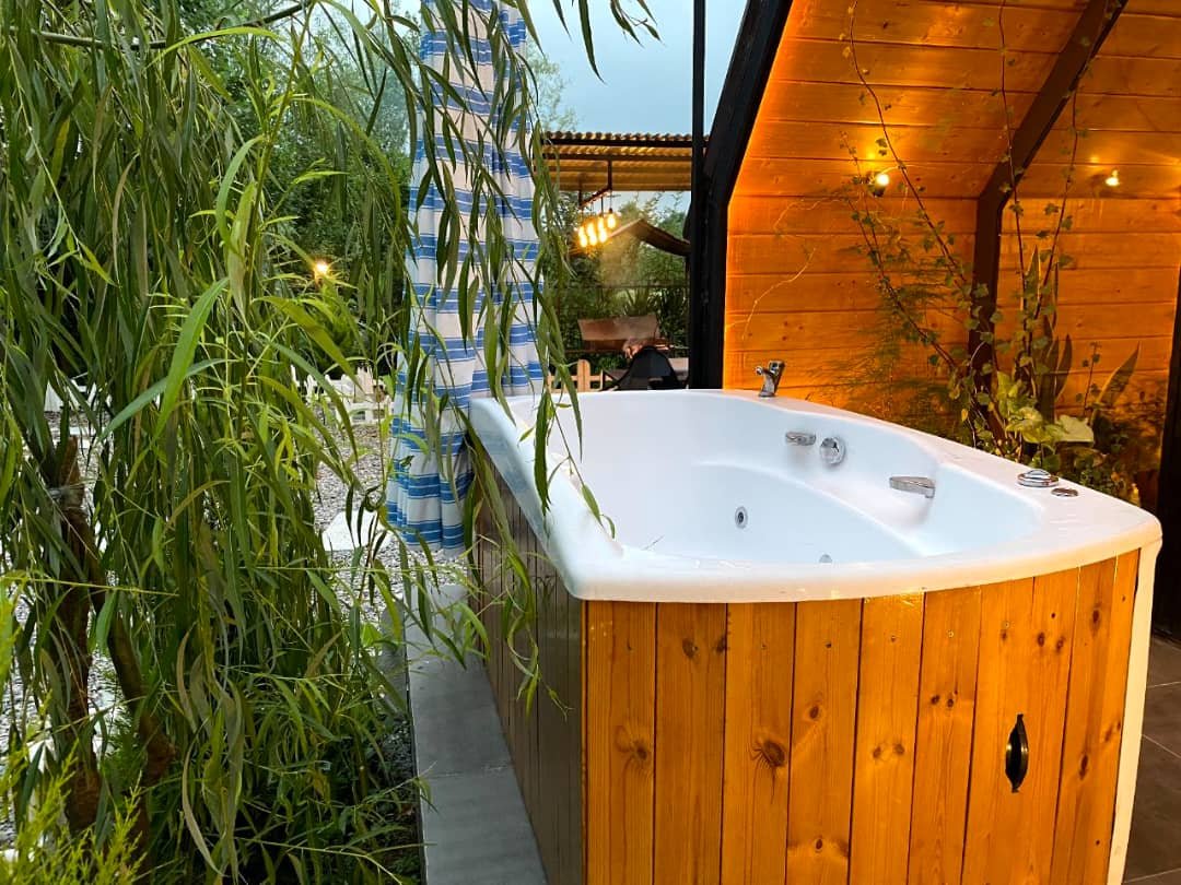 یک خوابه جکوزی دار سوئیسی یادگار