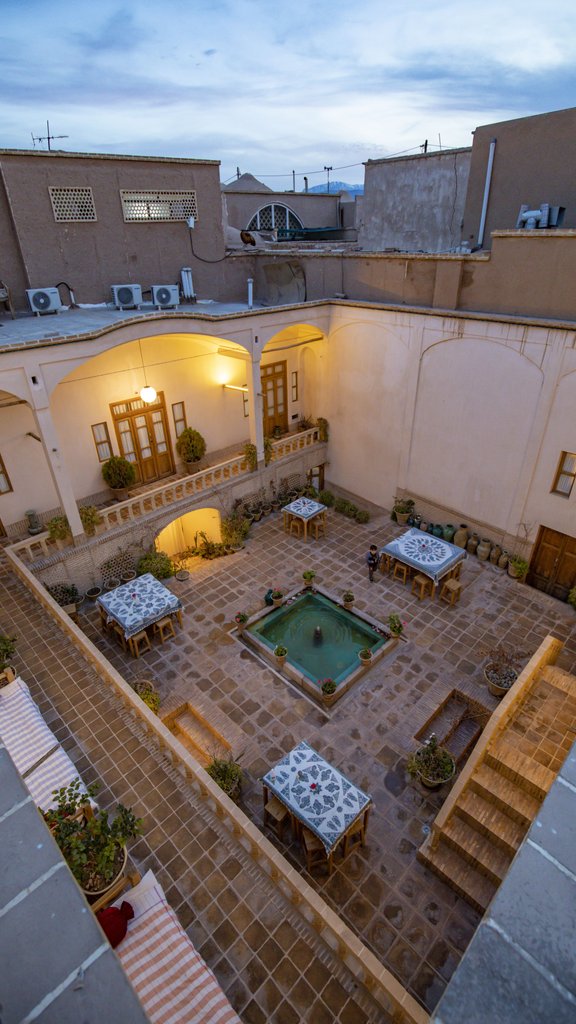 کاشانه روشن - واحد 8