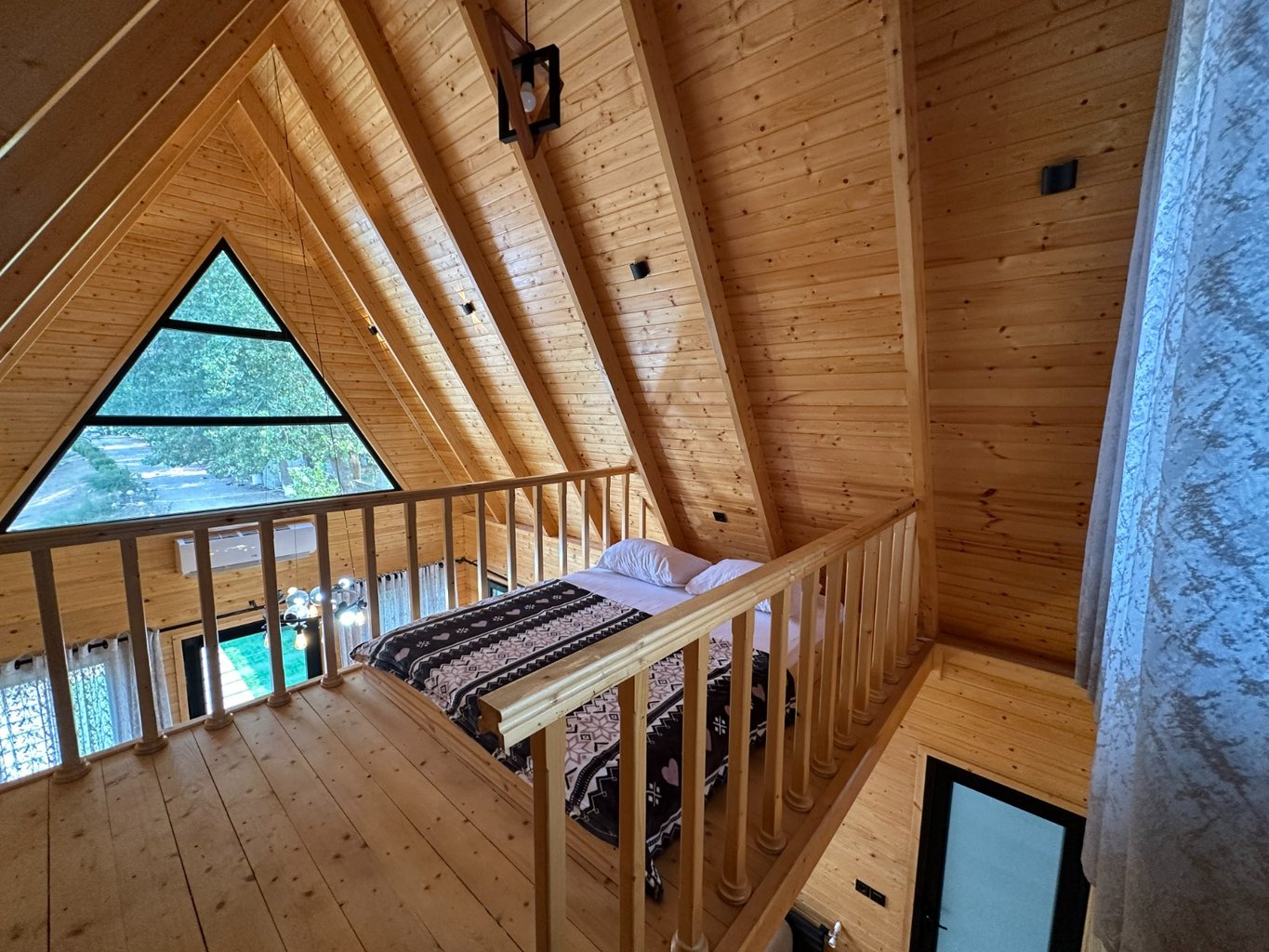 یک خوابه استخردار آبگرم برکه