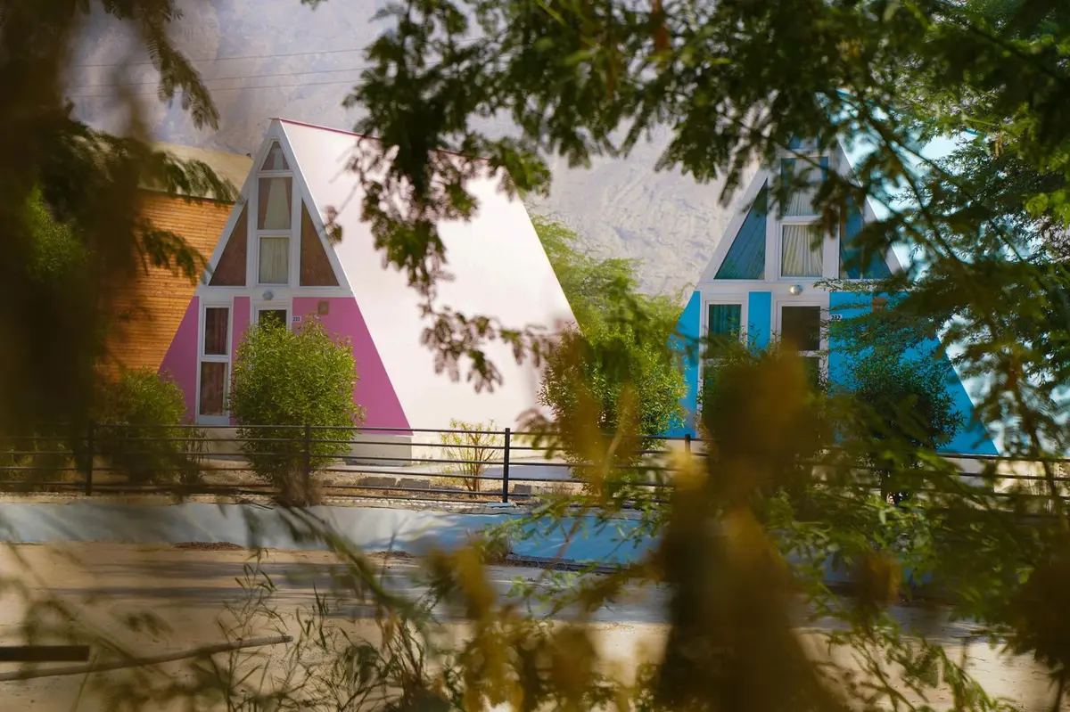 بوم گردی پازارلند - کلبه های مثلثی