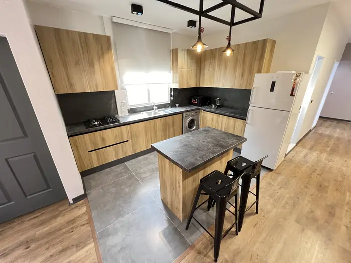 آپارتمان یک خوابه جکوزی دار ولتاژ 2 نجات الهی