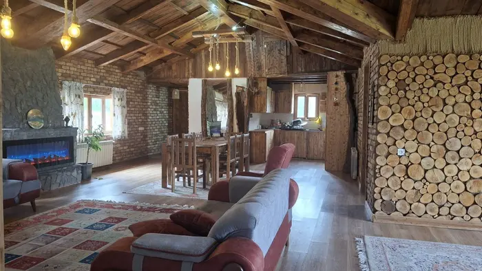 کلبه یک خوابه استخردار آبگرم رستیک واستان