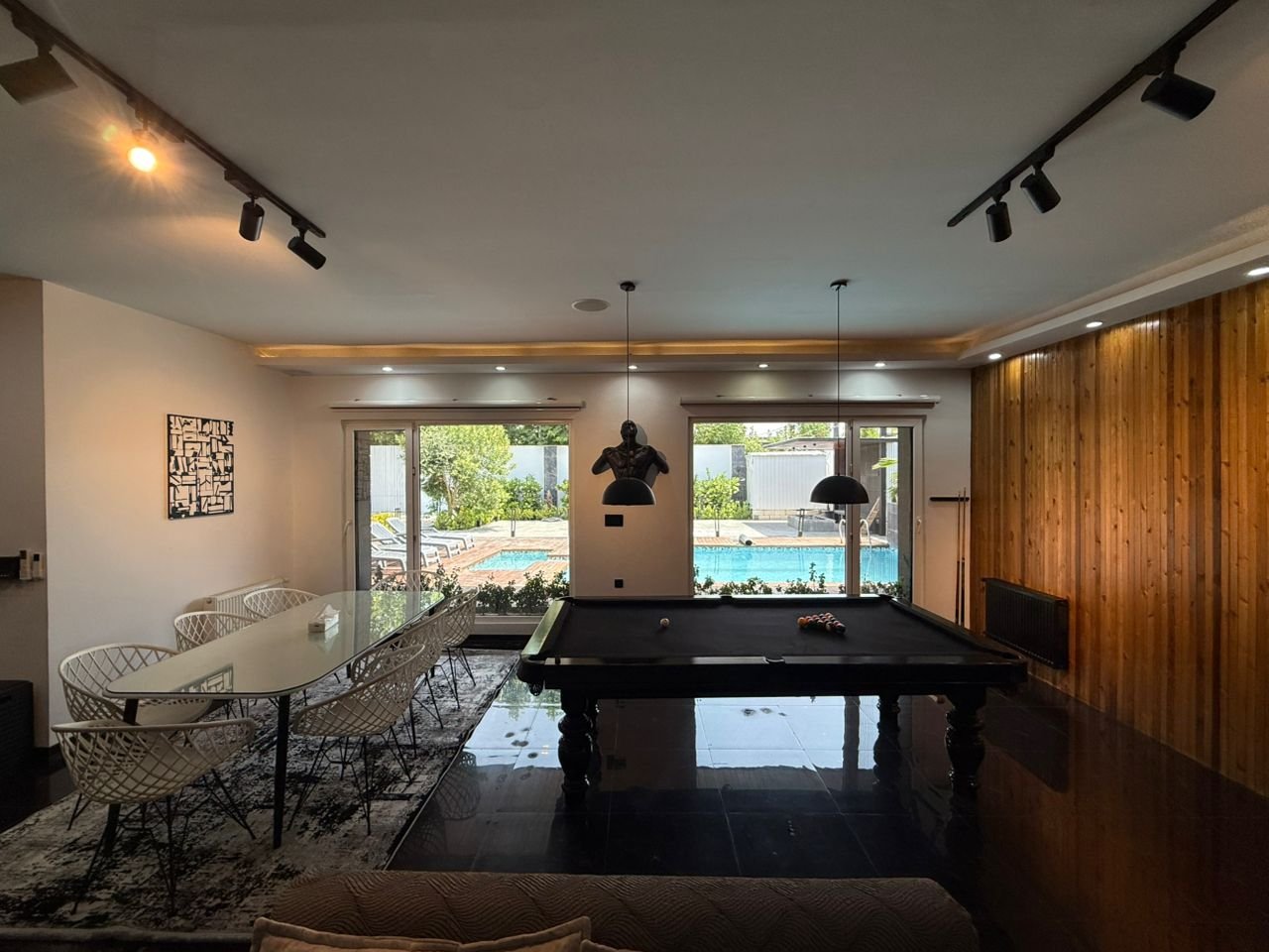 سه خوابه استخردار آبگرم آذین