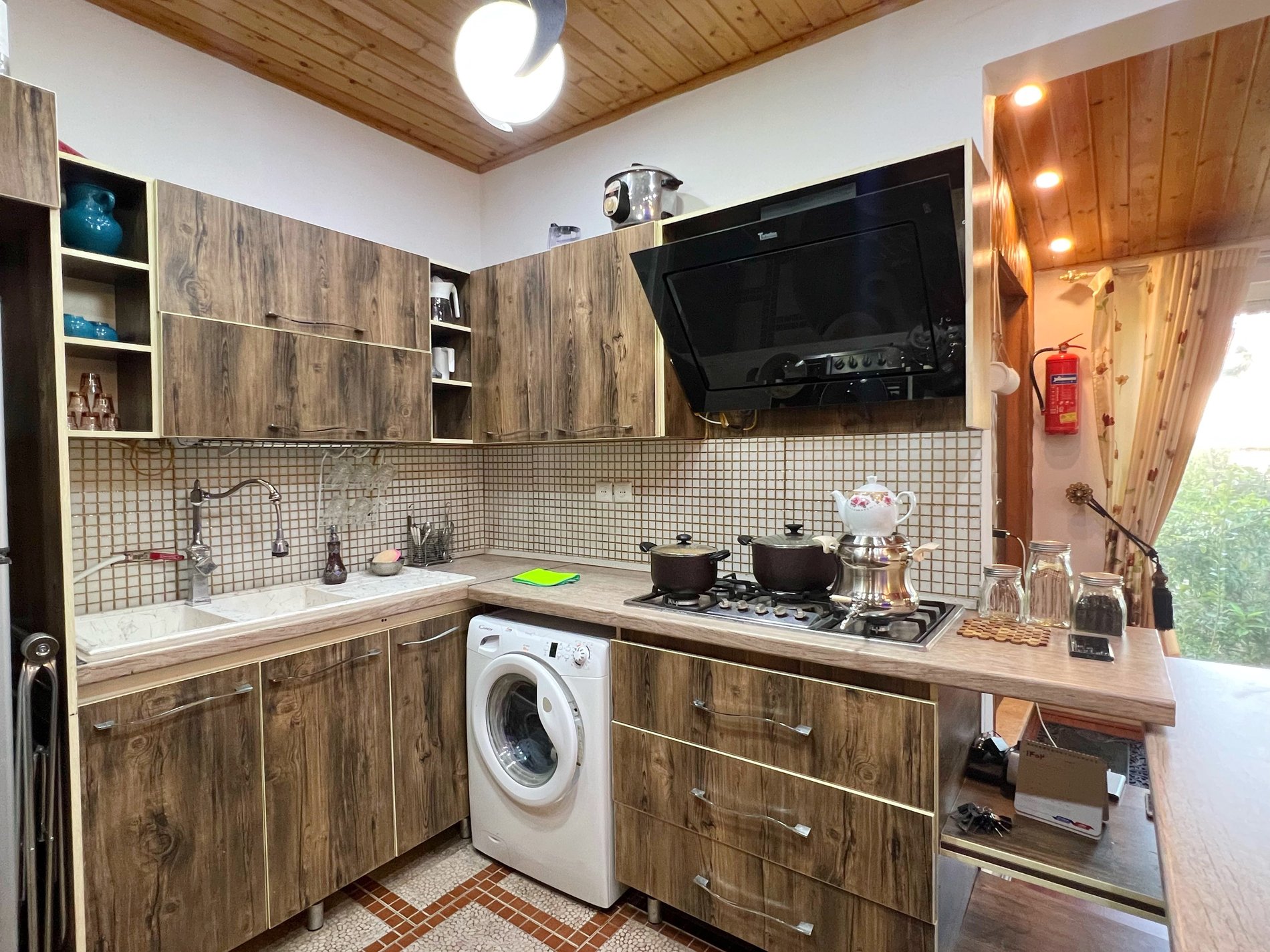 دوخوابه استخردار آبگرم سرسره آبی