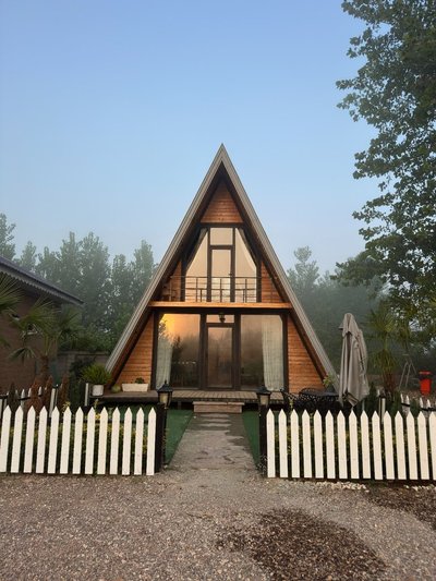 کلبه دوخوابه چوبی جکوزی دار مهیار