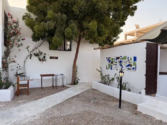 بوم گردی دوخوابه استخردار موج و ماه