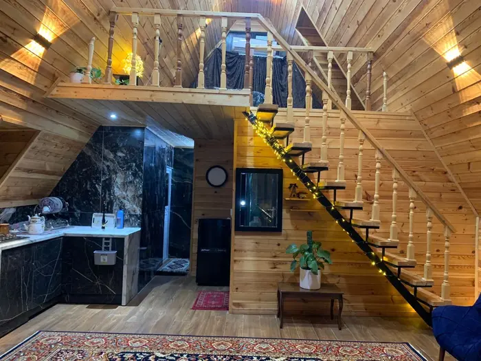 کلبه دوخوابه سوئیسی چوبی نیکی