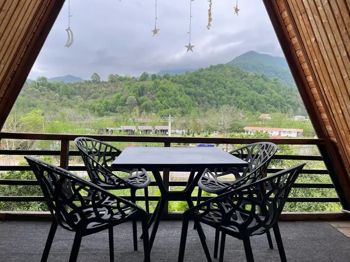 کلبه دو خوابه سوئیسی چوبی جکوزی‌دار هیرکان