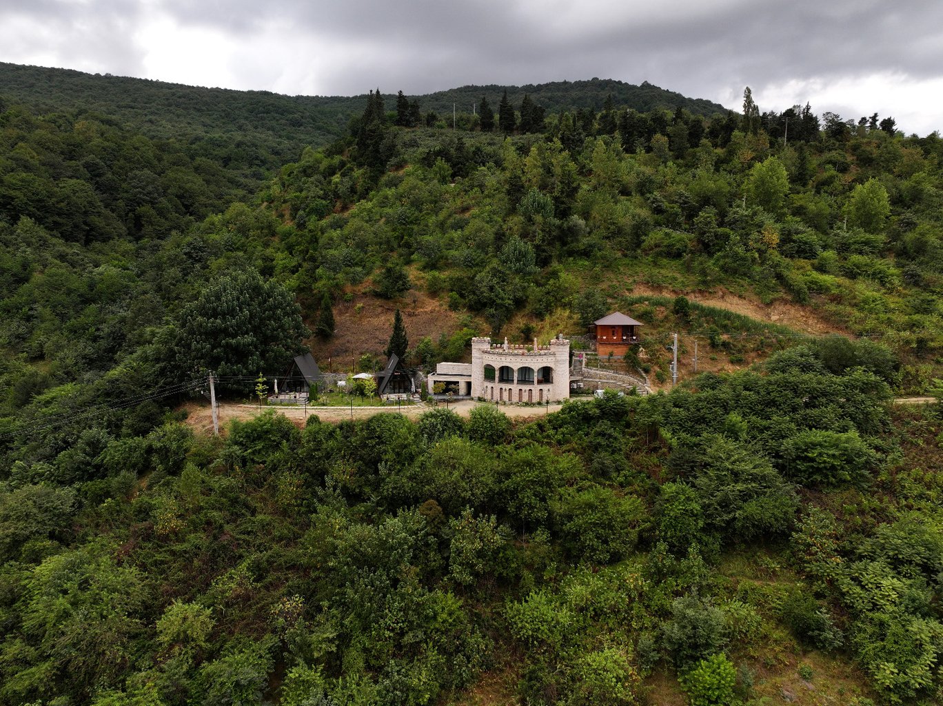 یک خوابه سوئیسی اوپه واحد جکوزی دار میانا