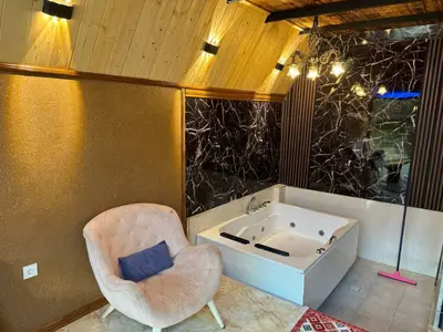 کلبه جکوزی دار دوخوابه سوئیسی پالونیا واحد لیلیوم