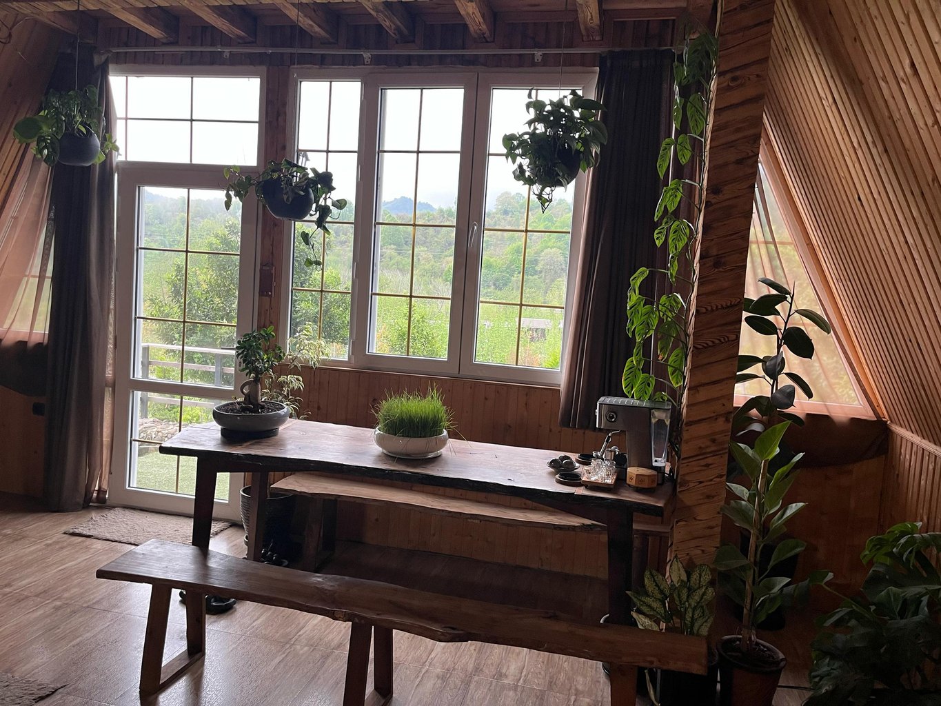 کلبه کلبه سوئیسی چوبی استخر‌دار هیرکان