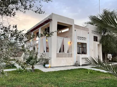 بومگردی پنج خوابه ساحلی استخردار نخلستون