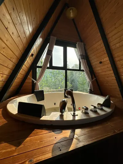 کلبه دوخوابه چوبی جکوزی دار مهیار