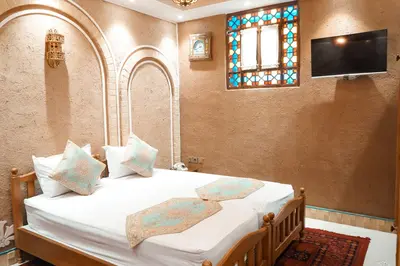 اقامتگاه سنتی آبمیرزا - واحد زمرد