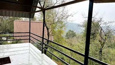 کلبه یک خوابه جنگلی سوئیسی راشا