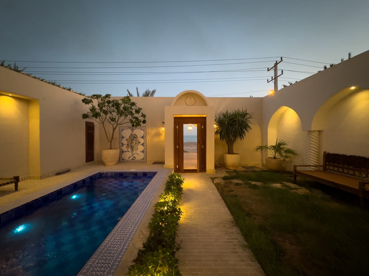 چهارخوابه ساحلی استخردار لوار