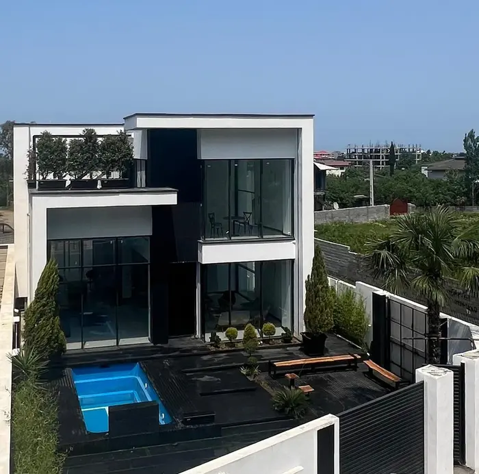 ویلا سه خوابه استخردار آبگرم بلک اند وایت