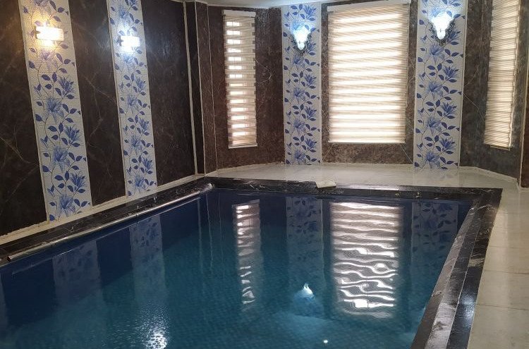 دوخوابه استخر آبگرم آوا