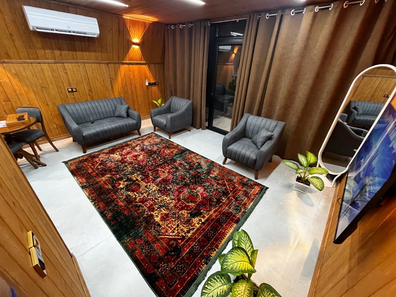 کلبه یک خوابه سویسی جکوزی دار مون