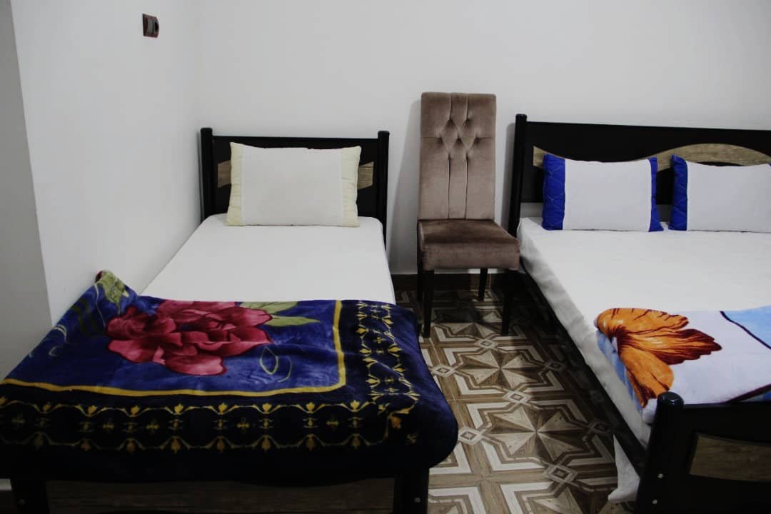 فلت طاووس واحد ۲۰۸