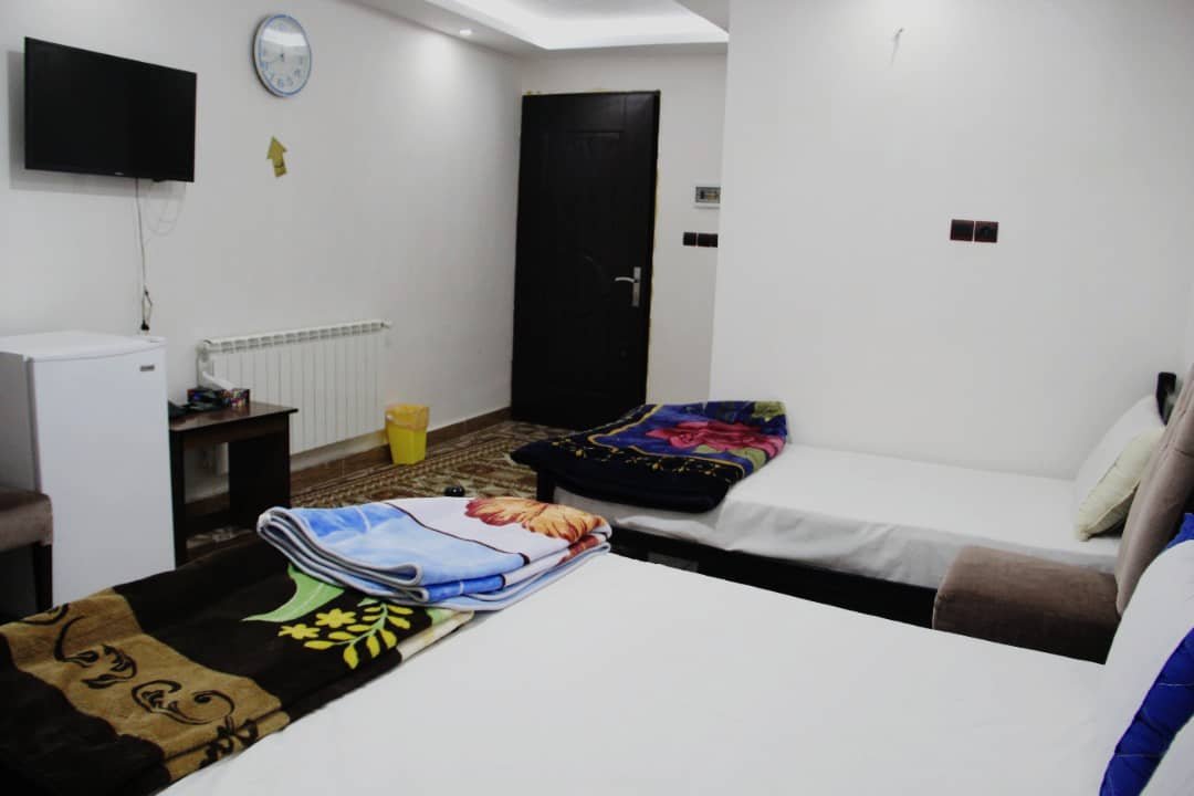 فلت طاووس واحد ۲۰۸