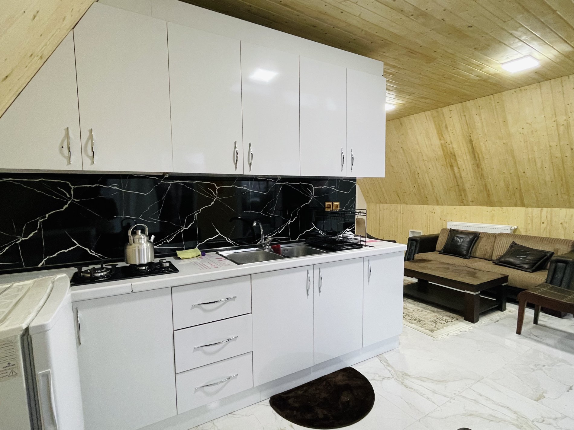 کلبه دوخوابه سوئیسی آفتاب 1