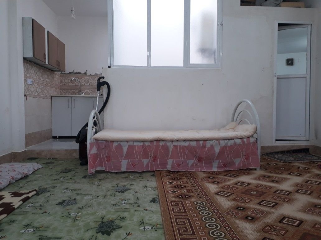 سوئیت فلت آرامش 1 - تخت  سرویس  آشپزخانه