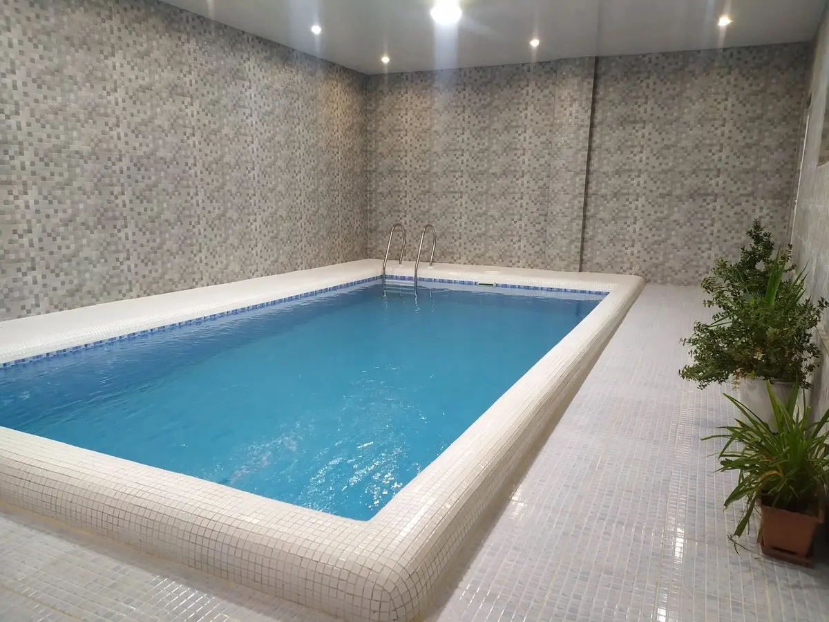 ویلا دوخوابه استخردار آبگرم باغ آیین