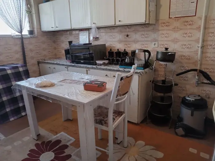 سوئیت فلت دلگشا - آشپزخونه مجهز به لوازم پخت و پز و آبگرم دیواری 