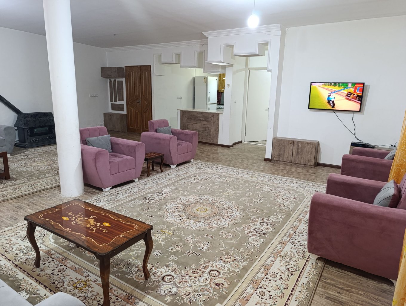 ویلا یک خوابه جنگلی بهشت طرقبه - پذیرایی