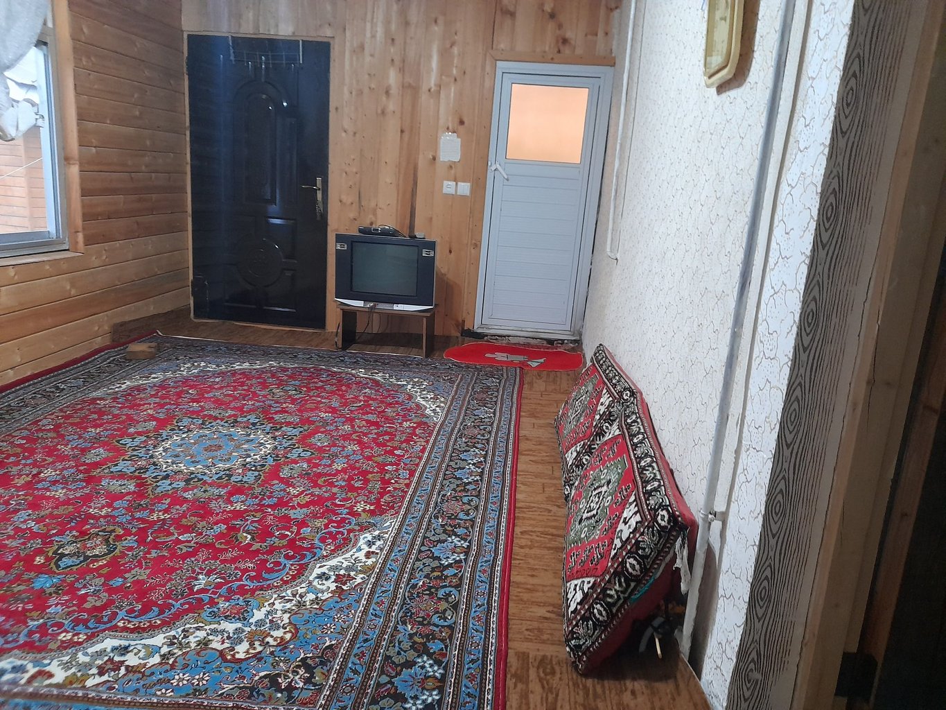 سوئیت یک خوابه چوبی شمعدانی مرکی 3