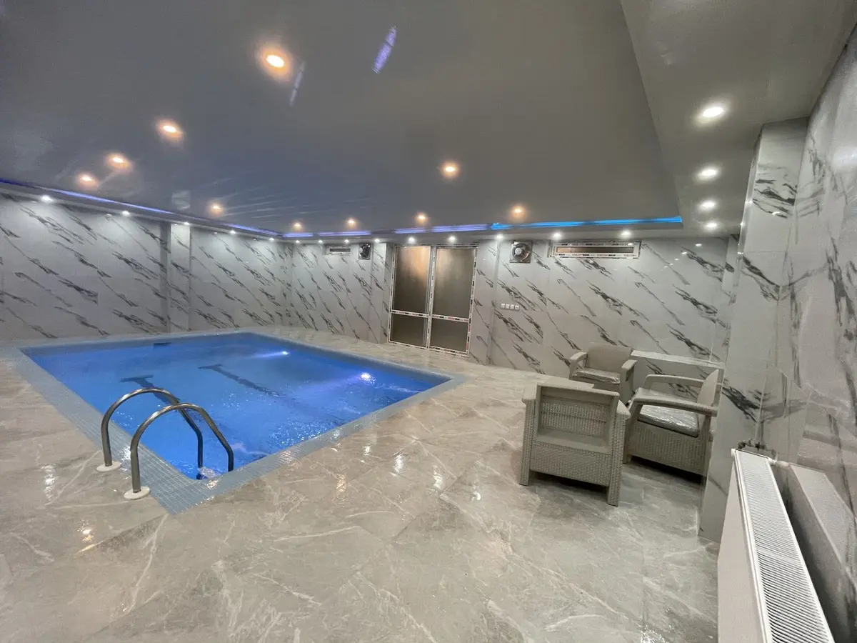 چهارخوابه استخردار آبگرم بنفشه - استخر