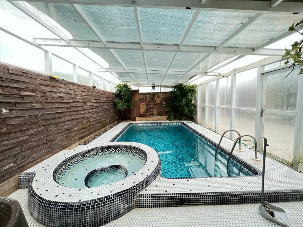 دوخوابه استخردار آبگرم یگانه