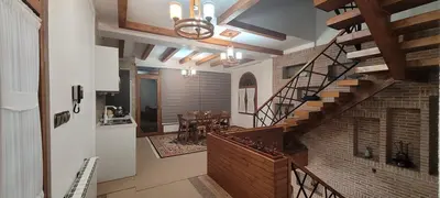 بومگردی ژوآن - واحد ایوان