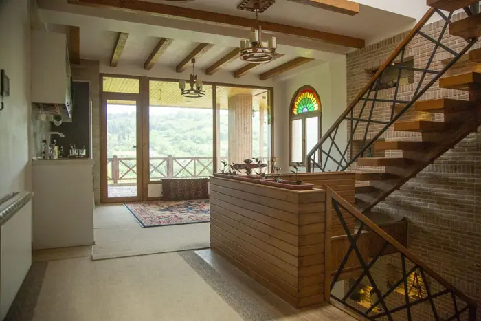 بوم گردی ژوآن - واحد ایوان