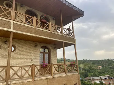 بومگردی ژوآن - واحد ایوان