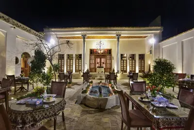 اقامتگاه سنتی هزار و یک شب چهارباغ - شاه نشین