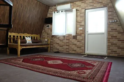 کلبه یک خوابه چوبی توسادار