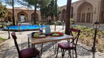 اقامتگاه سنتی شاه ولی - واحد سه دری