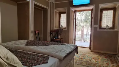 اقامتگاه سنتی شاه ولی - واحد دوتخته دبل رو به حیاط