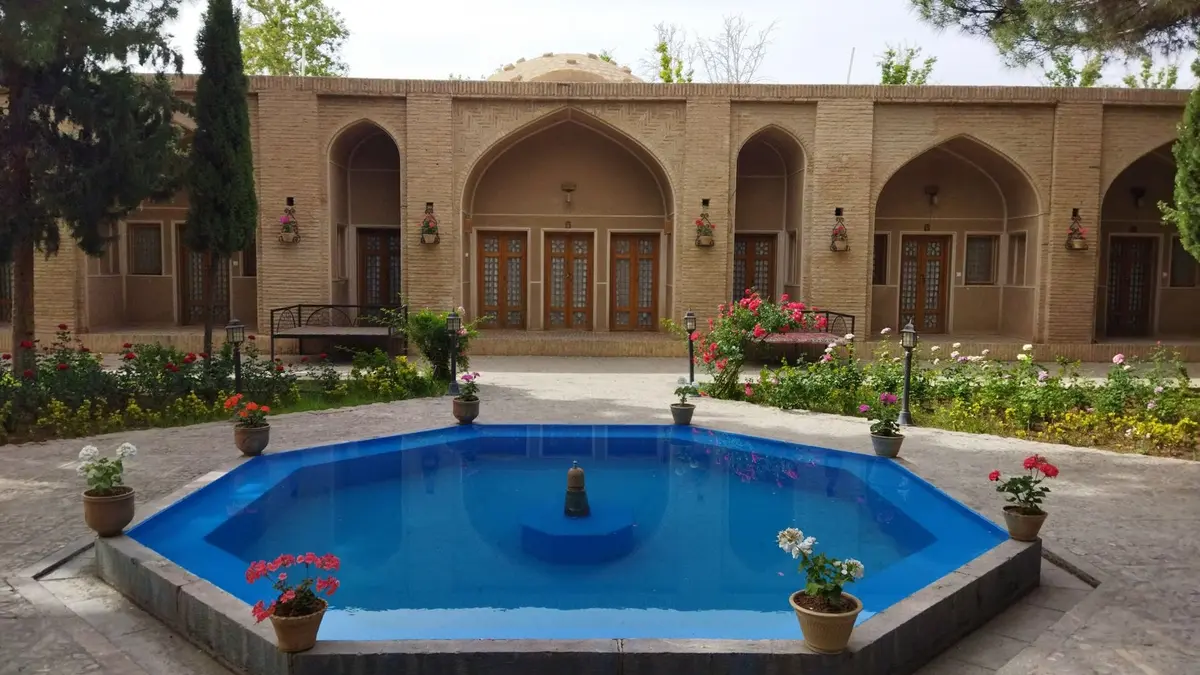 اقامتگاه سنتی شاه ولی - واحد سه دری