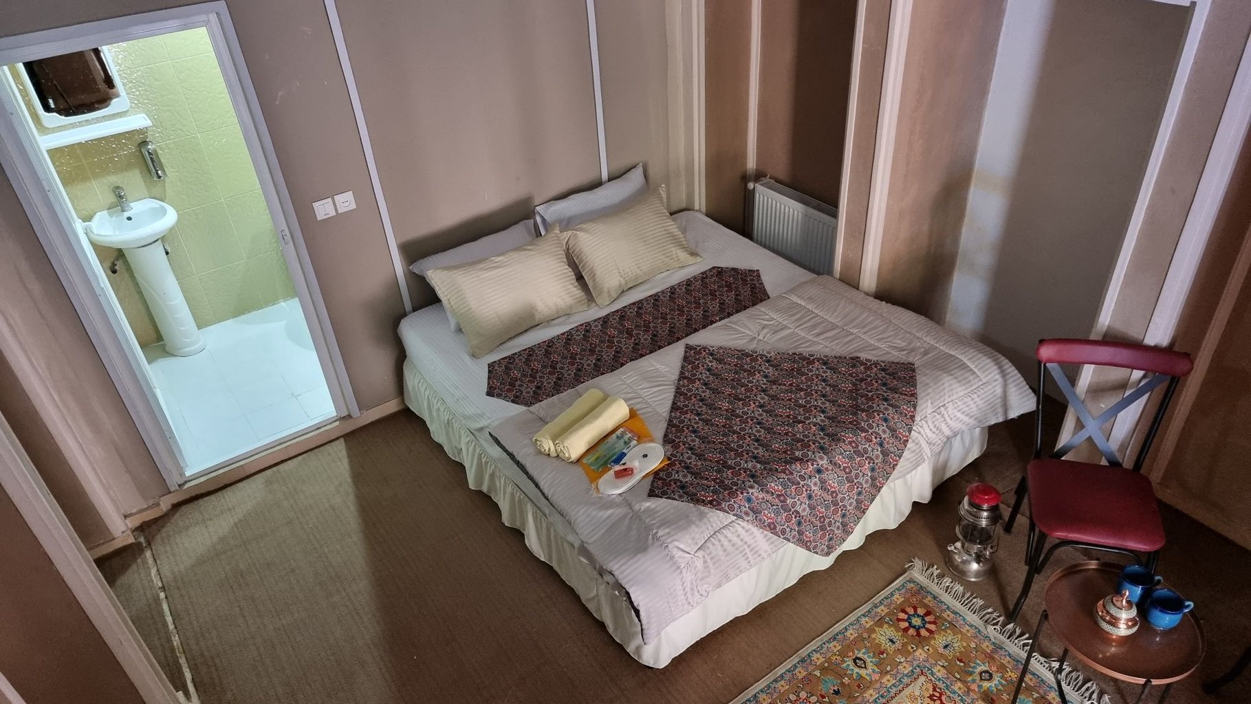 شاه ولی - واحد دوتخته دبل رو به حیاط