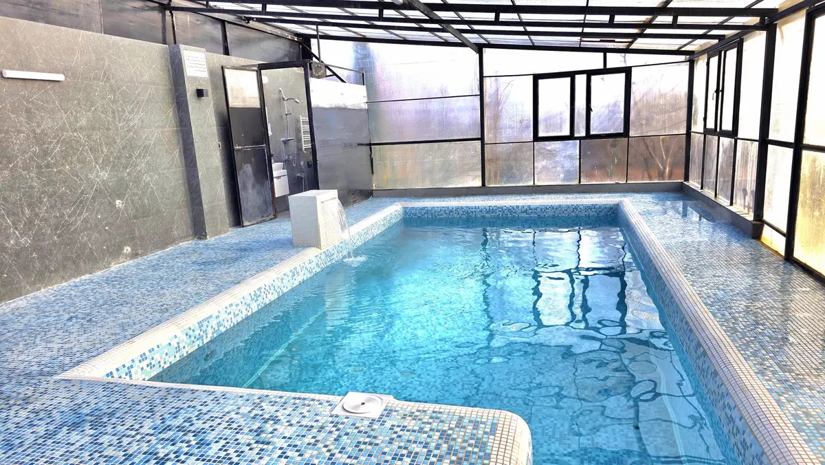 ویلا دوخوابه استخردار آبگرم باغ صدرا