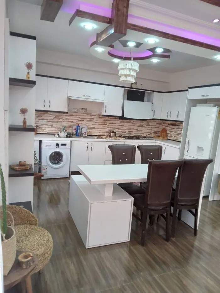 ویلا دوخوابه گردویشه - آشپزخانه و میز نهارخ