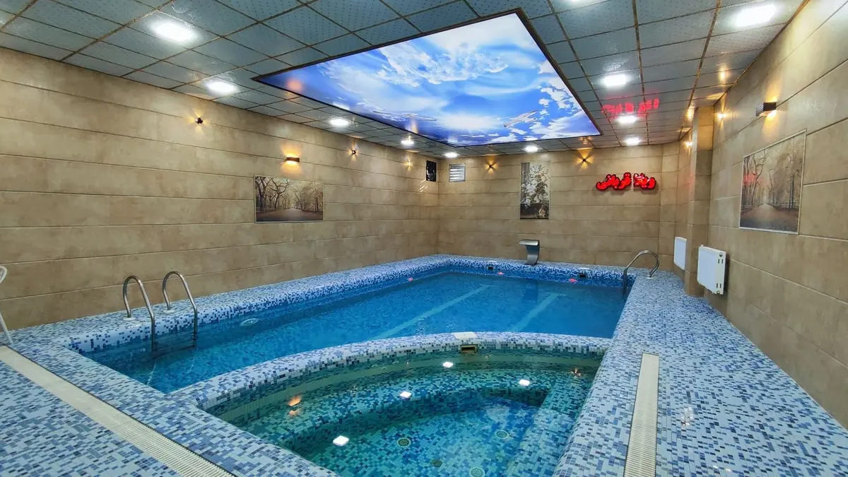 ویلا دوخوابه استخردار آبگرم سرپوشیده قربانی ۸۴