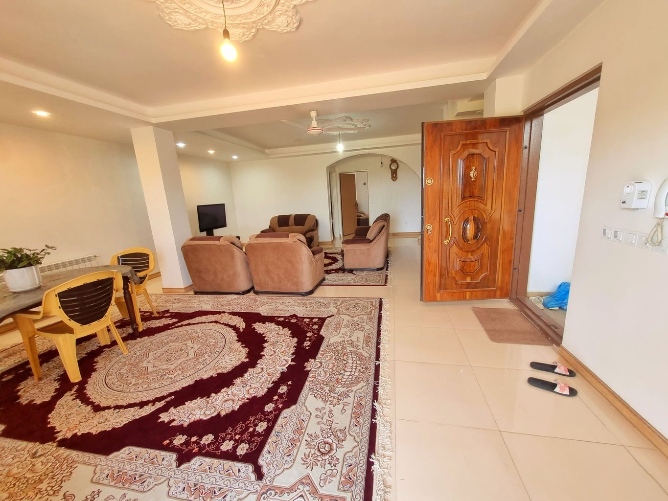 ویلا دوخوابه مهدویان - نمای کامل پذیرایی