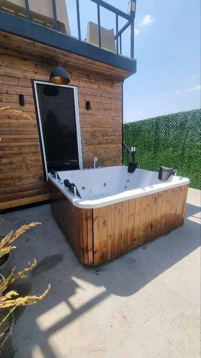 کلبه دوخوابه سوئیسی دهکده گوشه