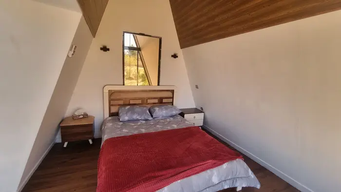 کلبه دوخوابه سوئیسی دهکده گوشه