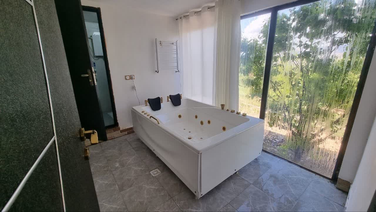 سوئیت فلت جنگلی جکوزی دار محمدی